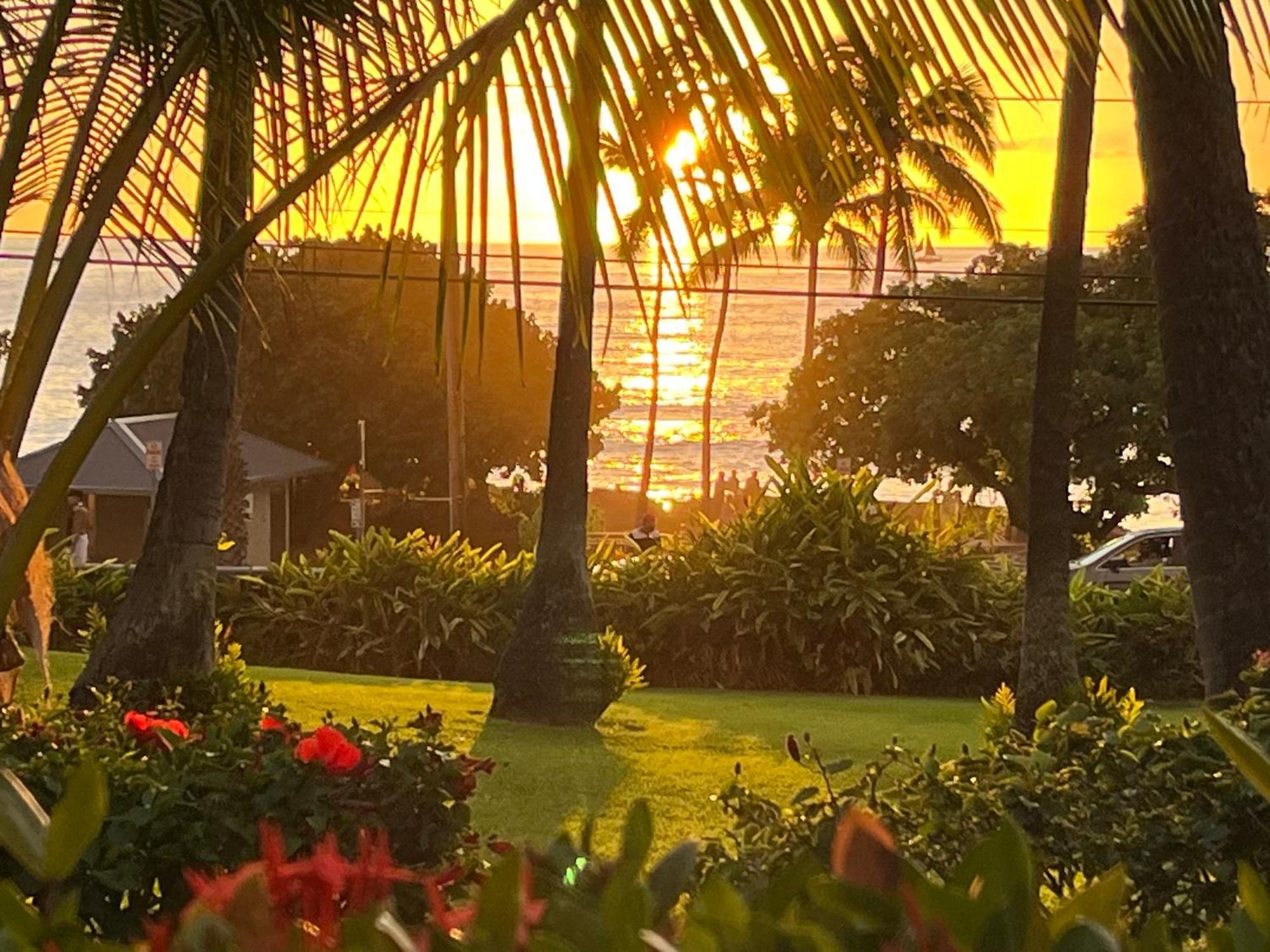 Family Getaway - Lava Room At Magic Sands Beach Kailua-Kona Bagian luar foto