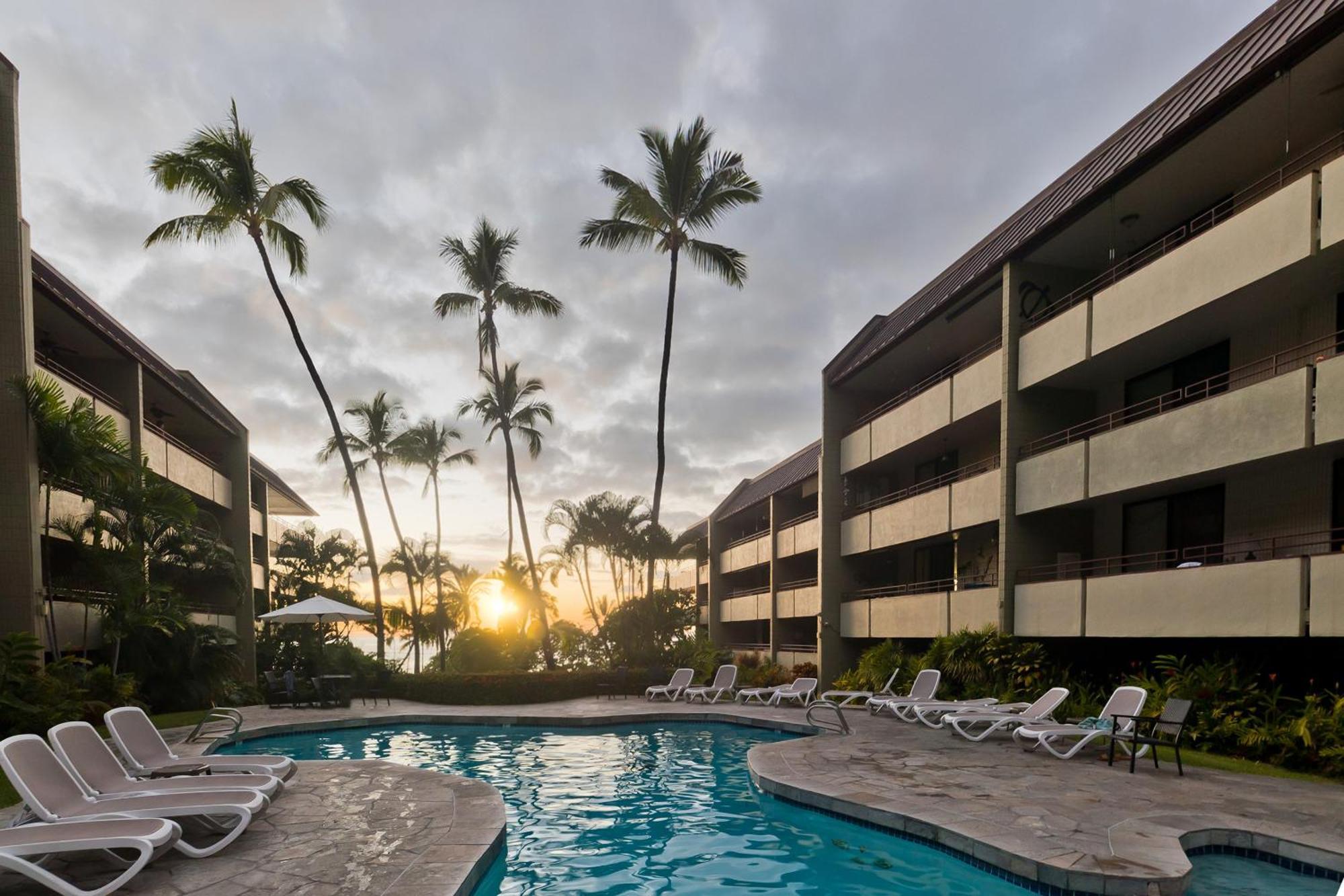 Family Getaway - Lava Room At Magic Sands Beach Kailua-Kona Bagian luar foto